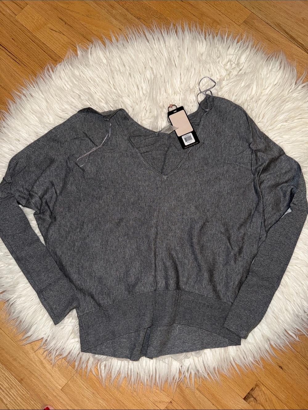 NWT CALIA by Carrie Underwood Gray V-Neck Sweater. Sz M
